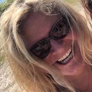 Meet your Posher, Deena